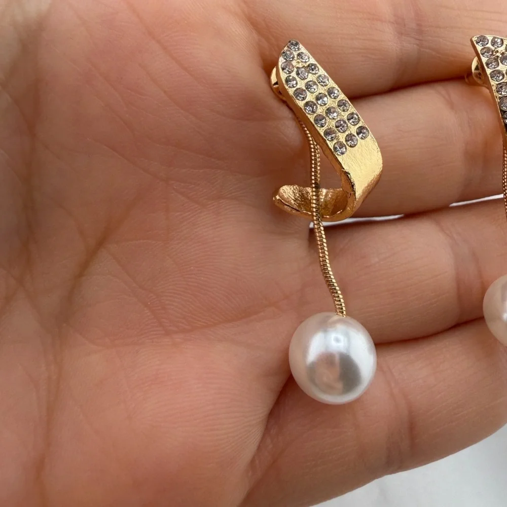 Elegant Gold and Pearl Drop Earrings